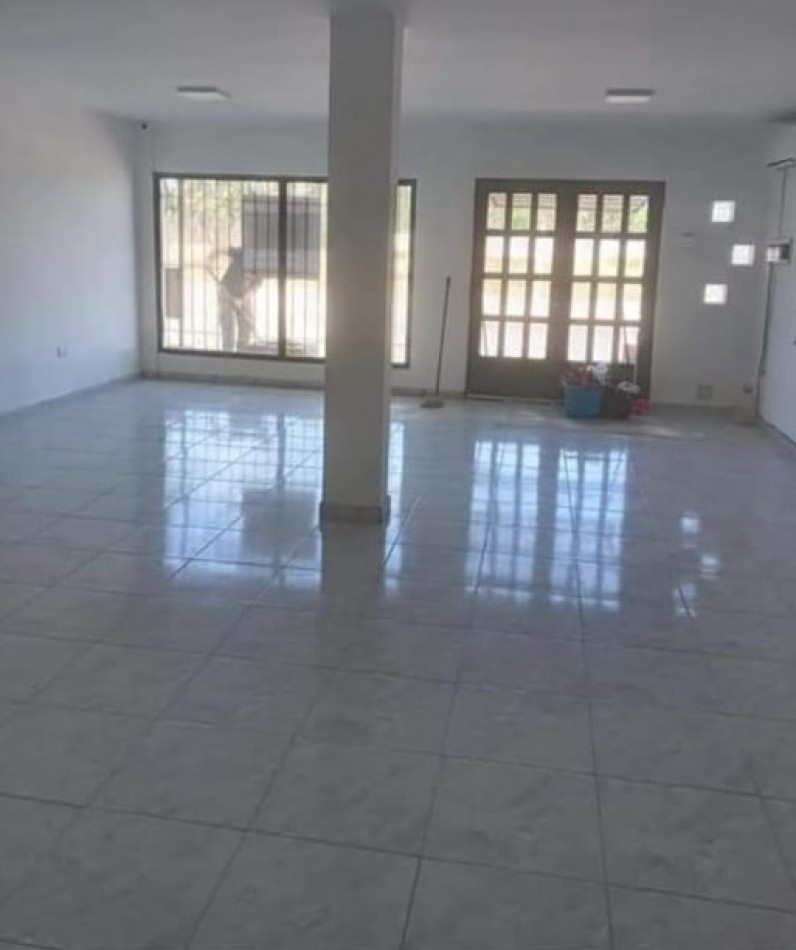 ALQUILER COMERCIAL EN PLOTTIER- EXCELENTE ZONA COMERCIAL